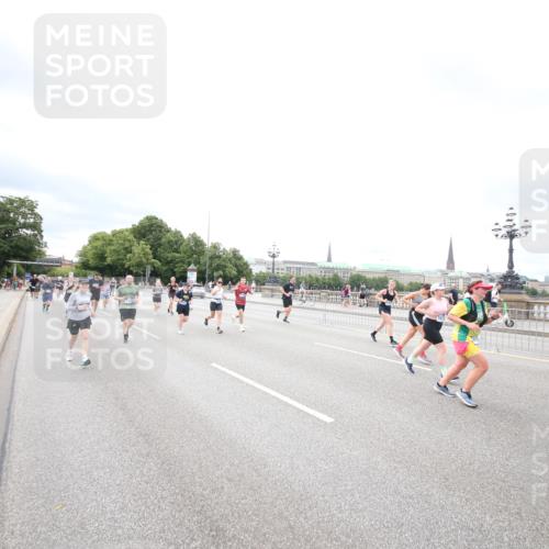 29.06.2025 - hella hamburg halbmarathon Jannik Wohlers http://msf.ph/oto/8502936 29.06.2025 10:58:51 Lombardsbrücke 1751, 1839, 2052, 2100, 2667, 2861, 3035, 3449, 3536, 3693, 3966, 4150, 4312, 5016, 5211, 5400, 5646, 6301, 6351, 6599, 6969, 7288, 7379, 7467, 7502, 7910, 8544, 8748, 8750, 8932, 9056, 9179, 9209, 9244, 9968, 10548, 10807, 10814, 11418, 11630, 11768, 11786, 11834, 11918, 12636, 12637, 13249, 14068, 15068, 15099, 17702, 18161, 18447, 18546, 18549, 18558, 19174 meine-sportfotos.de