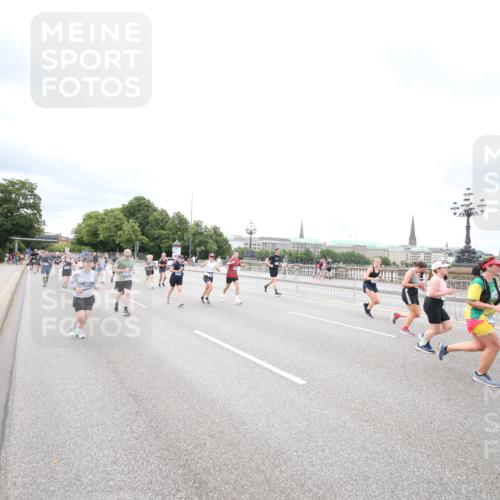 29.06.2025 - hella hamburg halbmarathon Jannik Wohlers http://msf.ph/oto/8502940 29.06.2025 10:58:51 Lombardsbrücke 1751, 1839, 2052, 2100, 2667, 2861, 3035, 3449, 3536, 3693, 3966, 4150, 4312, 5016, 5211, 5400, 5646, 6301, 6351, 6599, 6969, 7288, 7379, 7467, 7502, 7910, 8544, 8748, 8750, 8932, 9056, 9179, 9209, 9244, 9968, 10548, 10807, 10814, 11418, 11630, 11768, 11786, 11834, 11918, 12636, 12637, 13249, 14068, 15068, 15099, 17702, 18161, 18447, 18546, 18549, 18558, 19174 meine-sportfotos.de