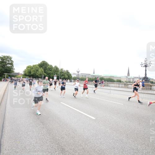 29.06.2025 - hella hamburg halbmarathon Jannik Wohlers http://msf.ph/oto/8502957 29.06.2025 10:58:52 Lombardsbrücke 1751, 1839, 2052, 2100, 2641, 2667, 2861, 3035, 3449, 3536, 3693, 4150, 4312, 5016, 5646, 6351, 6599, 6969, 7288, 7379, 7467, 7502, 7910, 8544, 8748, 8750, 8932, 9056, 9179, 9209, 9244, 9968, 10548, 10664, 10807, 10814, 11418, 11630, 11768, 11786, 11834, 11918, 12636, 12637, 13249, 14068, 14115, 15068, 15099, 17702, 17780, 18161, 18447, 18546, 18549, 18558, 19174 meine-sportfotos.de