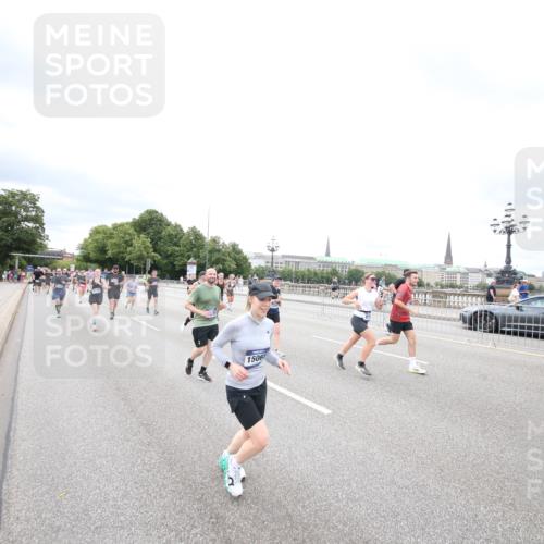 29.06.2025 - hella hamburg halbmarathon Jannik Wohlers http://msf.ph/oto/8502964 29.06.2025 10:58:53 Lombardsbrücke 1751, 1839, 2052, 2100, 2641, 2667, 2861, 3035, 3449, 3536, 3693, 4150, 4805, 5646, 6351, 6599, 6969, 7288, 7379, 7467, 7502, 7910, 8544, 8748, 8750, 8932, 9056, 9179, 9209, 9244, 9968, 10548, 10664, 10807, 10814, 11418, 11630, 11768, 11786, 11834, 12636, 12637, 13249, 14068, 14115, 14284, 15068, 15099, 17780, 18161, 18447, 18546, 18549, 18558, 19174 meine-sportfotos.de