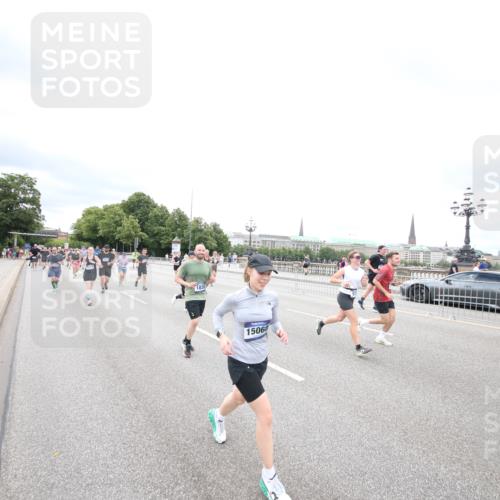 29.06.2025 - hella hamburg halbmarathon Jannik Wohlers http://msf.ph/oto/8502968 29.06.2025 10:58:53 Lombardsbrücke 1751, 1839, 2052, 2100, 2641, 2667, 2861, 3035, 3449, 3536, 3693, 4150, 4805, 5646, 6351, 6599, 6969, 7288, 7379, 7467, 7502, 7910, 8544, 8748, 8750, 8932, 9056, 9179, 9209, 9244, 9968, 10548, 10664, 10807, 10814, 11418, 11630, 11768, 11786, 11834, 12636, 12637, 13249, 14068, 14115, 14284, 15068, 15099, 17780, 18161, 18447, 18546, 18549, 18558, 19174 meine-sportfotos.de