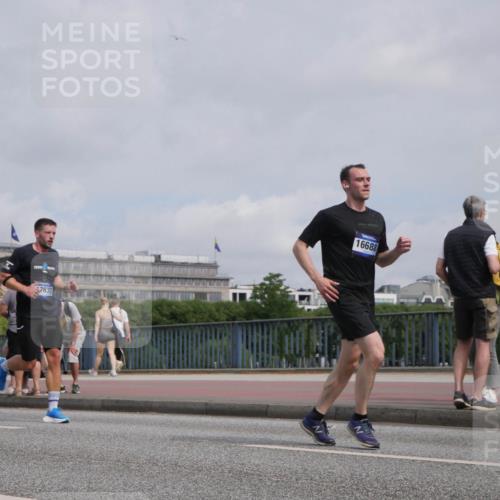 29.06.2025 - hella hamburg halbmarathon Luisa Fischer http://msf.ph/oto/8502970 29.06.2025 10:12:14 Kennedybrücke 7630, 4417, 16688, 4592, 7081, 9297, 9306 meine-sportfotos.de