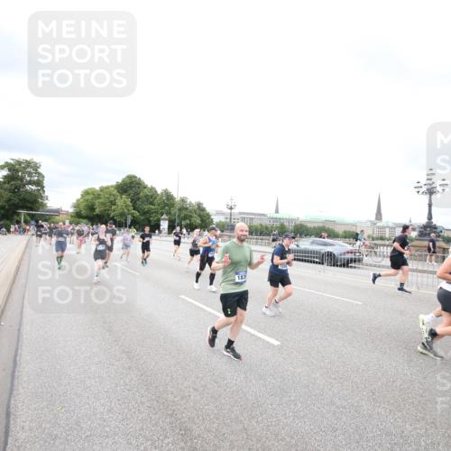 29.06.2025 - hella hamburg halbmarathon Jannik Wohlers http://msf.ph/oto/8502974 29.06.2025 10:58:53 Lombardsbrücke 1751, 1839, 2052, 2100, 2641, 2667, 2861, 3035, 3449, 3536, 3693, 4150, 4805, 5646, 6351, 6599, 6969, 7288, 7379, 7467, 7502, 7910, 8544, 8748, 8750, 8932, 9056, 9179, 9209, 9244, 9968, 10548, 10664, 10807, 10814, 11418, 11630, 11768, 11786, 11834, 12636, 12637, 13249, 14068, 14115, 14284, 15068, 15099, 17780, 18161, 18447, 18546, 18549, 18558, 19174 meine-sportfotos.de
