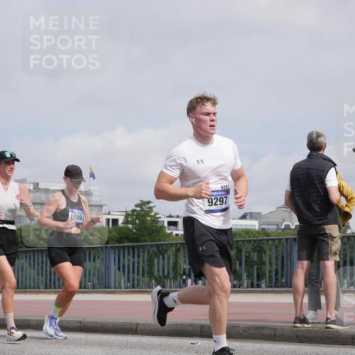 29.06.2025 - hella hamburg halbmarathon Luisa Fischer http://msf.ph/oto/8502984 29.06.2025 10:12:17 Kennedybrücke 13593, 9297, 9297, 7081, 9297, 9306 meine-sportfotos.de