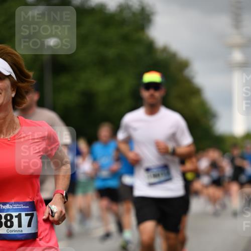 29.06.2025 - hella hamburg halbmarathon Dr. Thomas Lammeyer http://msf.ph/oto/8502985 29.06.2025 10:25:52 Kennedybrücke 1072, 1158, 1191, 1250, 1401, 1668, 1958, 2271, 2315, 2353, 2529, 2815, 2841, 3122, 3606, 3770, 3817, 3825, 3826, 4046, 4697, 4786, 5061, 5122, 5395, 5412, 5493, 5641, 5759, 5957, 6086, 6103, 7075, 7228, 7522, 7672, 7781, 8095, 8286, 8860, 8896, 8959, 9002, 9326, 9369, 9483, 9499, 9532, 9624, 9635, 10019, 10125, 10374, 10787, 10874, 10921, 11117, 11425 meine-sportfotos.de