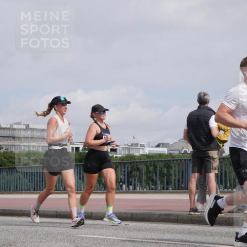 29.06.2025 - hella hamburg halbmarathon Luisa Fischer http://msf.ph/oto/8502987 29.06.2025 10:12:17 Kennedybrücke 929, 9291, 7081, 9297, 9306 meine-sportfotos.de