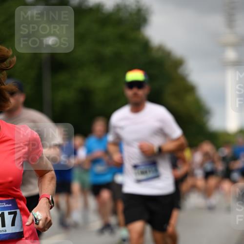 29.06.2025 - hella hamburg halbmarathon Dr. Thomas Lammeyer http://msf.ph/oto/8502991 29.06.2025 10:25:52 Kennedybrücke 1072, 1158, 1191, 1250, 1401, 1668, 1958, 2271, 2315, 2353, 2529, 2815, 2841, 3122, 3606, 3770, 3817, 3825, 3826, 4046, 4697, 4786, 5061, 5122, 5395, 5412, 5493, 5641, 5759, 5957, 6086, 6103, 7075, 7228, 7522, 7672, 7781, 8095, 8286, 8860, 8896, 8959, 9002, 9326, 9369, 9483, 9499, 9532, 9624, 9635, 10019, 10125, 10374, 10787, 10874, 10921, 11117, 11425 meine-sportfotos.de