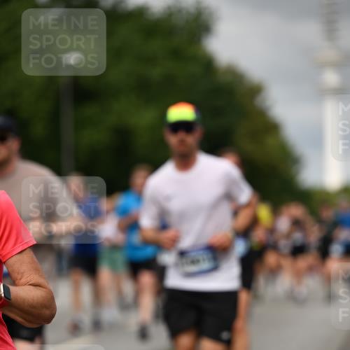 29.06.2025 - hella hamburg halbmarathon Dr. Thomas Lammeyer http://msf.ph/oto/8502998 29.06.2025 10:25:52 Kennedybrücke 1072, 1158, 1191, 1250, 1401, 1668, 1958, 2271, 2315, 2353, 2529, 2815, 2841, 3122, 3606, 3770, 3817, 3825, 3826, 4046, 4697, 4786, 5061, 5122, 5395, 5412, 5493, 5641, 5759, 5957, 6086, 6103, 7075, 7228, 7522, 7672, 7781, 8095, 8286, 8860, 8896, 8959, 9002, 9326, 9369, 9483, 9499, 9532, 9624, 9635, 10019, 10125, 10374, 10787, 10874, 10921, 11117, 11425 meine-sportfotos.de
