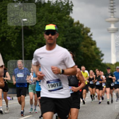 29.06.2025 - hella hamburg halbmarathon Dr. Thomas Lammeyer http://msf.ph/oto/8503000 29.06.2025 10:25:53 Kennedybrücke 1072, 1158, 1191, 1250, 1401, 1668, 1958, 2271, 2315, 2353, 2529, 2815, 2841, 3122, 3606, 3770, 3817, 3825, 3826, 4046, 4697, 4786, 5061, 5122, 5395, 5412, 5493, 5641, 5759, 5957, 6086, 6103, 7075, 7228, 7522, 7672, 7781, 8095, 8286, 8860, 8896, 8959, 9002, 9326, 9369, 9483, 9499, 9532, 9624, 9635, 10019, 10125, 10374, 10787, 10874, 10921, 11117, 11425 meine-sportfotos.de