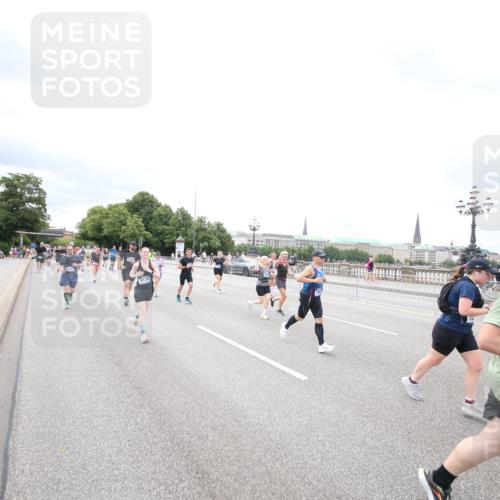 29.06.2025 - hella hamburg halbmarathon Jannik Wohlers http://msf.ph/oto/8503001 29.06.2025 10:58:54 Lombardsbrücke 1751, 1839, 2052, 2100, 2641, 2667, 2861, 3035, 3449, 3536, 3693, 4150, 4805, 5646, 6351, 6599, 6969, 7288, 7379, 7467, 7502, 7910, 8298, 8748, 8750, 8932, 9056, 9179, 9209, 9244, 9406, 9968, 10548, 10664, 10807, 10814, 11418, 11630, 11768, 11786, 12636, 12637, 13249, 14068, 14115, 14284, 15068, 15099, 17780, 18161, 18447, 18546, 18549, 18558, 19174 meine-sportfotos.de