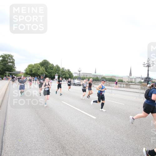29.06.2025 - hella hamburg halbmarathon Jannik Wohlers http://msf.ph/oto/8503006 29.06.2025 10:58:54 Lombardsbrücke 1751, 1839, 2052, 2100, 2641, 2667, 2861, 3035, 3449, 3536, 3693, 4150, 4805, 5646, 6351, 6599, 6969, 7288, 7379, 7467, 7502, 7910, 8298, 8748, 8750, 8932, 9056, 9179, 9209, 9244, 9406, 9968, 10548, 10664, 10807, 10814, 11418, 11630, 11768, 11786, 12636, 12637, 13249, 14068, 14115, 14284, 15068, 15099, 17780, 18161, 18447, 18546, 18549, 18558, 19174 meine-sportfotos.de