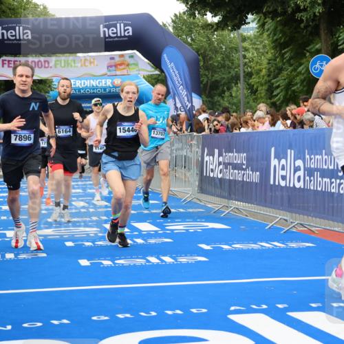29.06.2025 - hella hamburg halbmarathon Strokosch-Dieckow http://msf.ph/oto/8503011 29.06.2025 10:52:17 Ziel 4140, 4419, 4587, 4837, 5032, 5087, 5482, 6164, 6897, 7896, 9074, 9082, 12135, 13211, 13707, 14300, 15144, 15275, 15446, 16003, 16320, 16591, 17130, 17773, 17997, 18475 meine-sportfotos.de