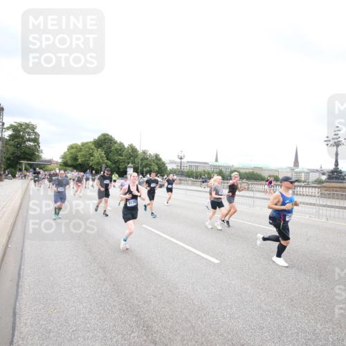 29.06.2025 - hella hamburg halbmarathon Jannik Wohlers http://msf.ph/oto/8503013 29.06.2025 10:58:55 Lombardsbrücke 1751, 1839, 2052, 2100, 2641, 2667, 2861, 3035, 3449, 3536, 3693, 4150, 4805, 5646, 6351, 6969, 7288, 7379, 7467, 7502, 7910, 8298, 8748, 8750, 8932, 9056, 9179, 9209, 9244, 9406, 9968, 10548, 10664, 10807, 10814, 11418, 11630, 11768, 11786, 13063, 13249, 14068, 14115, 14284, 15068, 15099, 17780, 18161, 18447, 18546, 18558, 19174 meine-sportfotos.de