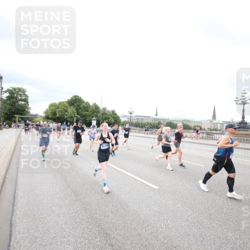 29.06.2025 - hella hamburg halbmarathon Jannik Wohlers http://msf.ph/oto/8503028 29.06.2025 10:58:55 Lombardsbrücke 1751, 1839, 2052, 2100, 2641, 2667, 2861, 3035, 3449, 3536, 3693, 4150, 4805, 5646, 6351, 6969, 7288, 7379, 7467, 7502, 7910, 8298, 8748, 8750, 8932, 9056, 9179, 9209, 9244, 9406, 9968, 10548, 10664, 10807, 10814, 11418, 11630, 11768, 11786, 13063, 13249, 14068, 14115, 14284, 15068, 15099, 17780, 18161, 18447, 18546, 18558, 19174 meine-sportfotos.de