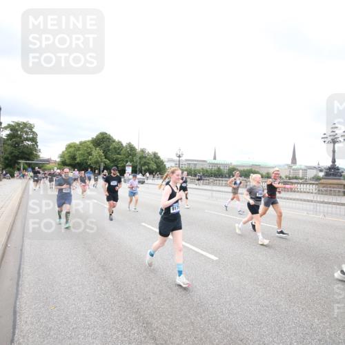 29.06.2025 - hella hamburg halbmarathon Jannik Wohlers http://msf.ph/oto/8503033 29.06.2025 10:58:55 Lombardsbrücke 1751, 1839, 2052, 2100, 2641, 2667, 2861, 3035, 3449, 3536, 3693, 4150, 4805, 5646, 6351, 6969, 7288, 7379, 7467, 7502, 7910, 8298, 8748, 8750, 8932, 9056, 9179, 9209, 9244, 9406, 9968, 10548, 10664, 10807, 10814, 11418, 11630, 11768, 11786, 13063, 13249, 14068, 14115, 14284, 15068, 15099, 17780, 18161, 18447, 18546, 18558, 19174 meine-sportfotos.de