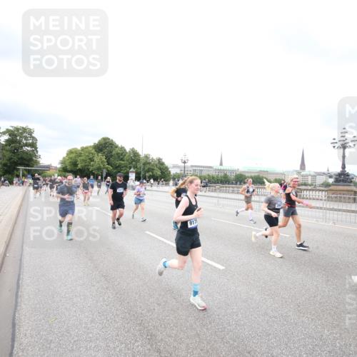 29.06.2025 - hella hamburg halbmarathon Jannik Wohlers http://msf.ph/oto/8503037 29.06.2025 10:58:55 Lombardsbrücke 1751, 1839, 2052, 2100, 2641, 2667, 2861, 3035, 3449, 3536, 3693, 4150, 4805, 5646, 6351, 6969, 7288, 7379, 7467, 7502, 7910, 8298, 8748, 8750, 8932, 9056, 9179, 9209, 9244, 9406, 9968, 10548, 10664, 10807, 10814, 11418, 11630, 11768, 11786, 13063, 13249, 14068, 14115, 14284, 15068, 15099, 17780, 18161, 18447, 18546, 18558, 19174 meine-sportfotos.de