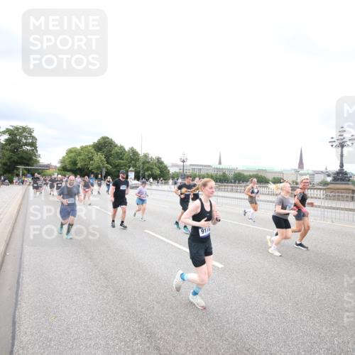 29.06.2025 - hella hamburg halbmarathon Jannik Wohlers http://msf.ph/oto/8503048 29.06.2025 10:58:55 Lombardsbrücke 1751, 1839, 2052, 2100, 2641, 2667, 2861, 3035, 3449, 3536, 3693, 4150, 4805, 5646, 6351, 6969, 7288, 7379, 7467, 7502, 7910, 8298, 8748, 8750, 8932, 9056, 9179, 9209, 9244, 9406, 9968, 10548, 10664, 10807, 10814, 11418, 11630, 11768, 11786, 13063, 13249, 14068, 14115, 14284, 15068, 15099, 17780, 18161, 18447, 18546, 18558, 19174 meine-sportfotos.de