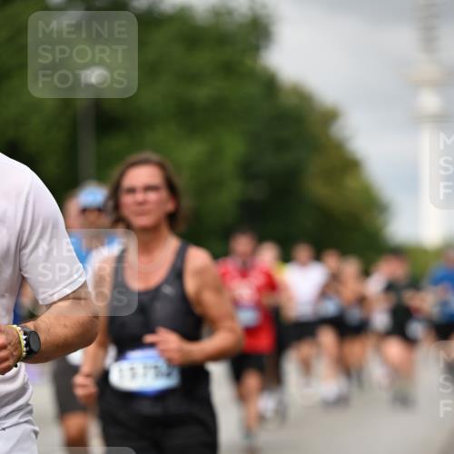 29.06.2025 - hella hamburg halbmarathon Dr. Thomas Lammeyer http://msf.ph/oto/8503053 29.06.2025 10:25:54 Kennedybrücke 1072, 1158, 1191, 1250, 1401, 1668, 1958, 2271, 2315, 2353, 2529, 2815, 2841, 3122, 3606, 3770, 3817, 3825, 3826, 4046, 4289, 4697, 4786, 5061, 5122, 5395, 5412, 5493, 5641, 5759, 5957, 6086, 6103, 7075, 7228, 7522, 7672, 8095, 8286, 8860, 8896, 8959, 9002, 9062, 9326, 9369, 9483, 9499, 9532, 9635, 10019, 10125, 10374, 10787, 10874, 10921, 11117, 11425 meine-sportfotos.de