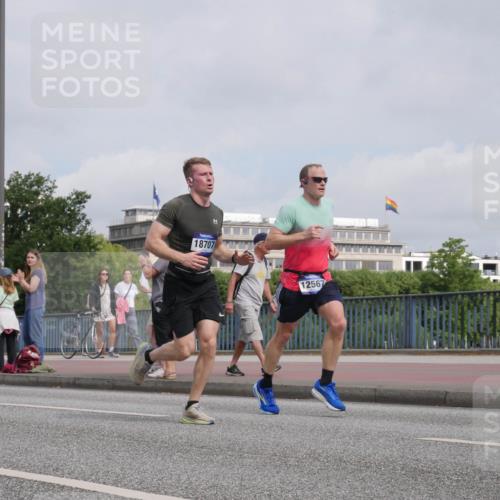 29.06.2025 - hella hamburg halbmarathon Luisa Fischer http://msf.ph/oto/8503060 29.06.2025 10:12:31 Kennedybrücke 16455, 18707, 12567, 7187, 9781, 10819 meine-sportfotos.de
