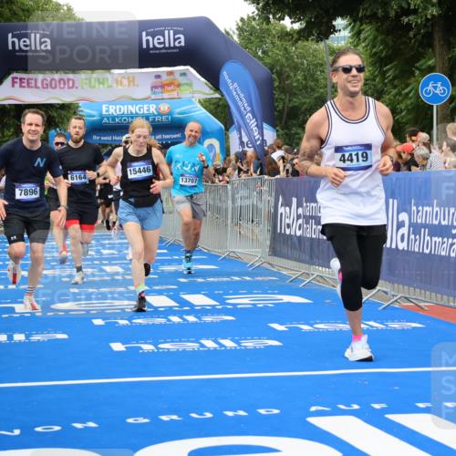 29.06.2025 - hella hamburg halbmarathon Strokosch-Dieckow http://msf.ph/oto/8503063 29.06.2025 10:52:17 Ziel 4140, 4419, 4587, 4837, 5032, 5087, 5482, 6164, 6897, 7896, 9074, 9082, 12135, 13211, 13707, 14300, 15144, 15275, 15446, 16003, 16320, 16591, 17130, 17773, 17997, 18475 meine-sportfotos.de