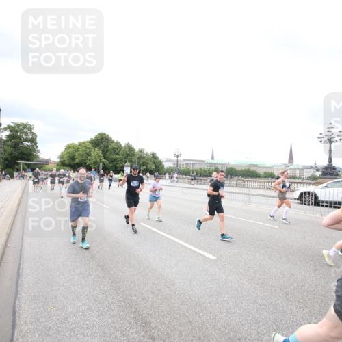 29.06.2025 - hella hamburg halbmarathon Jannik Wohlers http://msf.ph/oto/8503065 29.06.2025 10:58:56 Lombardsbrücke 1751, 1839, 2052, 2100, 2641, 2667, 2861, 3035, 3449, 3536, 3693, 4150, 4805, 5646, 6351, 6969, 7288, 7379, 7467, 7502, 7910, 8298, 8748, 8750, 8932, 9056, 9179, 9209, 9244, 9406, 9968, 10664, 10807, 10814, 11418, 11630, 11768, 11786, 13063, 13249, 13357, 14068, 14115, 14284, 15068, 16458, 17780, 18161, 18447, 18546, 19174 meine-sportfotos.de