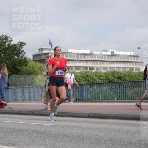 29.06.2025 - hella hamburg halbmarathon Luisa Fischer http://msf.ph/oto/8503076 29.06.2025 10:12:33 Kennedybrücke 16455, 7187, 9781, 10819 meine-sportfotos.de