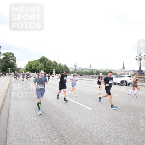 29.06.2025 - hella hamburg halbmarathon Jannik Wohlers http://msf.ph/oto/8503077 29.06.2025 10:58:56 Lombardsbrücke 1751, 1839, 2052, 2100, 2641, 2667, 2861, 3035, 3449, 3536, 3693, 4150, 4805, 5646, 6351, 6969, 7288, 7379, 7467, 7502, 7910, 8298, 8748, 8750, 8932, 9056, 9179, 9209, 9244, 9406, 9968, 10664, 10807, 10814, 11418, 11630, 11768, 11786, 13063, 13249, 13357, 14068, 14115, 14284, 15068, 16458, 17780, 18161, 18447, 18546, 19174 meine-sportfotos.de