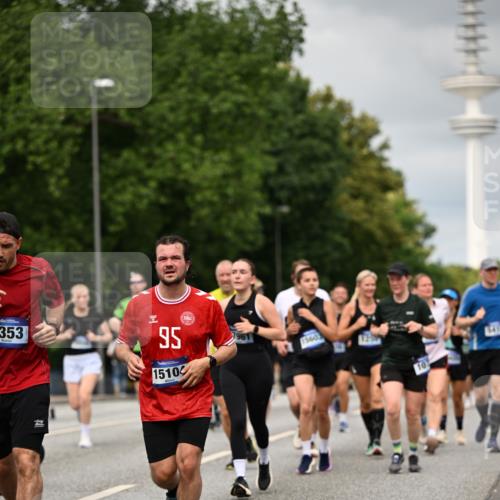 29.06.2025 - hella hamburg halbmarathon Dr. Thomas Lammeyer http://msf.ph/oto/8503080 29.06.2025 10:25:55 Kennedybrücke 1072, 1158, 1191, 1250, 1401, 1668, 1958, 2271, 2315, 2353, 2529, 2815, 2841, 3122, 3606, 3770, 3817, 3825, 3826, 4046, 4289, 4697, 5061, 5122, 5412, 5493, 5641, 5759, 5957, 6086, 6103, 7075, 7228, 7522, 7612, 7672, 8286, 8860, 8896, 8959, 9002, 9062, 9326, 9369, 9483, 9499, 9532, 9635, 10019, 10125, 10374, 10787, 10874, 10921, 11117, 11425 meine-sportfotos.de