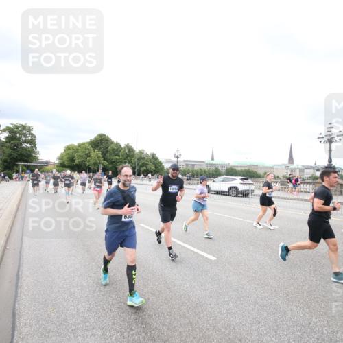 29.06.2025 - hella hamburg halbmarathon Jannik Wohlers http://msf.ph/oto/8503082 29.06.2025 10:58:56 Lombardsbrücke 1751, 1839, 2052, 2100, 2641, 2667, 2861, 3035, 3449, 3536, 3693, 4150, 4805, 5646, 6351, 6969, 7288, 7379, 7467, 7502, 7910, 8298, 8748, 8750, 8932, 9056, 9179, 9209, 9244, 9406, 9968, 10664, 10807, 10814, 11418, 11630, 11768, 11786, 13063, 13249, 13357, 14068, 14115, 14284, 15068, 16458, 17780, 18161, 18447, 18546, 19174 meine-sportfotos.de