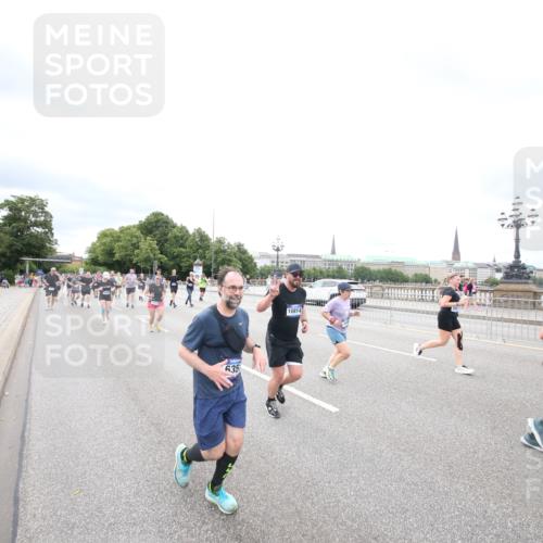29.06.2025 - hella hamburg halbmarathon Jannik Wohlers http://msf.ph/oto/8503092 29.06.2025 10:58:57 Lombardsbrücke 1751, 1839, 2052, 2100, 2641, 2667, 2798, 2861, 3035, 3234, 3449, 3536, 3693, 4150, 4805, 5646, 6351, 6969, 7245, 7288, 7379, 7467, 7502, 7910, 8298, 8748, 8750, 8932, 9056, 9069, 9179, 9209, 9244, 9406, 9454, 9968, 10664, 10807, 10814, 11418, 11630, 13063, 13249, 13357, 14068, 14115, 14284, 15068, 16458, 16771, 17020, 17780, 18161, 18447, 18546, 19174, 19237 meine-sportfotos.de