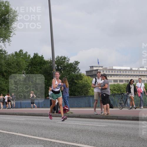 29.06.2025 - hella hamburg halbmarathon Luisa Fischer http://msf.ph/oto/8503093 29.06.2025 10:12:35 Kennedybrücke 8196, 187, 7187, 7636, 9781 meine-sportfotos.de