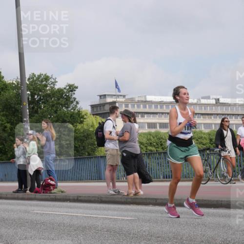 29.06.2025 - hella hamburg halbmarathon Luisa Fischer http://msf.ph/oto/8503109 29.06.2025 10:12:36 Kennedybrücke 187, 7187, 7636, 9434, 9781 meine-sportfotos.de