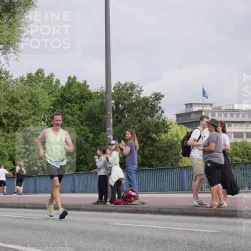 29.06.2025 - hella hamburg halbmarathon Luisa Fischer http://msf.ph/oto/8503111 29.06.2025 10:12:36 Kennedybrücke 18196, 7187, 7636, 9434, 9781 meine-sportfotos.de