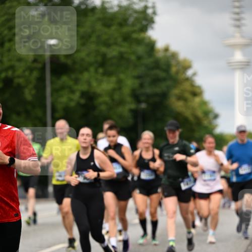 29.06.2025 - hella hamburg halbmarathon Dr. Thomas Lammeyer http://msf.ph/oto/8503140 29.06.2025 10:25:57 Kennedybrücke 1072, 1158, 1191, 1250, 1401, 1668, 1958, 2271, 2315, 2353, 2529, 2815, 2841, 3122, 3606, 3770, 3817, 3825, 3826, 4046, 4289, 4697, 5122, 5412, 5493, 5641, 5759, 5957, 6086, 6103, 7075, 7228, 7375, 7612, 7672, 8286, 8860, 8896, 8959, 9002, 9062, 9326, 9369, 9483, 9499, 9532, 9635, 10019, 10125, 10374, 10787, 10921, 11117, 11425 meine-sportfotos.de
