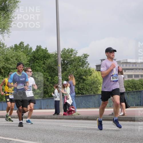 29.06.2025 - hella hamburg halbmarathon Luisa Fischer http://msf.ph/oto/8503144 29.06.2025 10:12:40 Kennedybrücke 1149, 1473, 12255, 697, 9781, 5511, 7187, 7636, 9366, 9434, 9781, 10036 meine-sportfotos.de