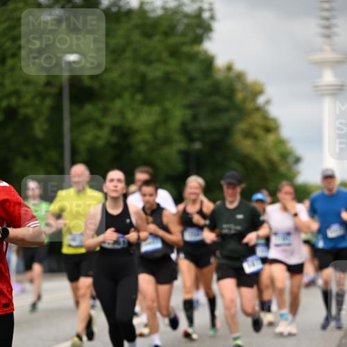 29.06.2025 - hella hamburg halbmarathon Dr. Thomas Lammeyer http://msf.ph/oto/8503150 29.06.2025 10:25:57 Kennedybrücke 1072, 1158, 1191, 1250, 1401, 1668, 1958, 2271, 2315, 2353, 2529, 2815, 2841, 3122, 3606, 3770, 3817, 3825, 3826, 4046, 4289, 4697, 5122, 5412, 5493, 5641, 5759, 5957, 6086, 6103, 7075, 7228, 7375, 7612, 7672, 8286, 8860, 8896, 8959, 9002, 9062, 9326, 9369, 9483, 9499, 9532, 9635, 10019, 10125, 10374, 10787, 10921, 11117, 11425 meine-sportfotos.de