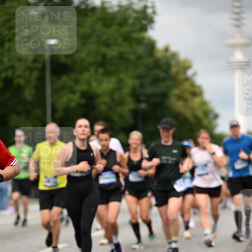 29.06.2025 - hella hamburg halbmarathon Dr. Thomas Lammeyer http://msf.ph/oto/8503156 29.06.2025 10:25:57 Kennedybrücke 1072, 1158, 1191, 1250, 1401, 1668, 1958, 2271, 2315, 2353, 2529, 2815, 2841, 3122, 3606, 3770, 3817, 3825, 3826, 4046, 4289, 4697, 5122, 5412, 5493, 5641, 5759, 5957, 6086, 6103, 7075, 7228, 7375, 7612, 7672, 8286, 8860, 8896, 8959, 9002, 9062, 9326, 9369, 9483, 9499, 9532, 9635, 10019, 10125, 10374, 10787, 10921, 11117, 11425 meine-sportfotos.de