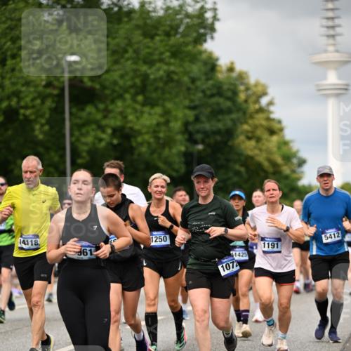 29.06.2025 - hella hamburg halbmarathon Dr. Thomas Lammeyer http://msf.ph/oto/8503171 29.06.2025 10:25:58 Kennedybrücke 1072, 1158, 1191, 1250, 1401, 1668, 1958, 2009, 2271, 2315, 2353, 2529, 2815, 2841, 3606, 3770, 3817, 3825, 3826, 4046, 4289, 4697, 5122, 5412, 5493, 5641, 5759, 5957, 6086, 6103, 7075, 7228, 7375, 7612, 7672, 8286, 8431, 8860, 8896, 8959, 9002, 9062, 9326, 9327, 9369, 9483, 9499, 9532, 9635, 10019, 10125, 10374, 10787, 10921, 11117, 11425 meine-sportfotos.de