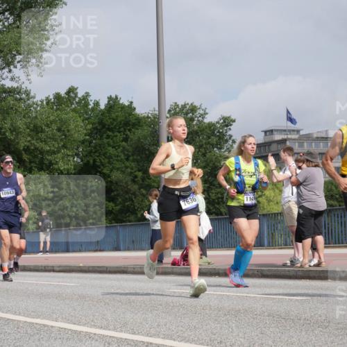 29.06.2025 - hella hamburg halbmarathon Luisa Fischer http://msf.ph/oto/8503175 29.06.2025 10:12:43 Kennedybrücke 036, 9434, 10943, 7636, 114, 14736, 1838, 3921, 5511, 7333, 7636, 9366, 9434, 9674, 9781, 10036 meine-sportfotos.de