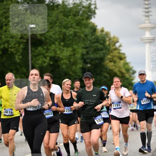 29.06.2025 - hella hamburg halbmarathon Dr. Thomas Lammeyer http://msf.ph/oto/8503176 29.06.2025 10:25:58 Kennedybrücke 1072, 1158, 1191, 1250, 1401, 1668, 1958, 2009, 2271, 2315, 2353, 2529, 2815, 2841, 3606, 3770, 3817, 3825, 3826, 4046, 4289, 4697, 5122, 5412, 5493, 5641, 5759, 5957, 6086, 6103, 7075, 7228, 7375, 7612, 7672, 8286, 8431, 8860, 8896, 8959, 9002, 9062, 9326, 9327, 9369, 9483, 9499, 9532, 9635, 10019, 10125, 10374, 10787, 10921, 11117, 11425 meine-sportfotos.de