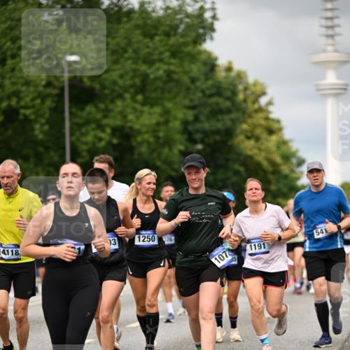 29.06.2025 - hella hamburg halbmarathon Dr. Thomas Lammeyer http://msf.ph/oto/8503180 29.06.2025 10:25:58 Kennedybrücke 1072, 1158, 1191, 1250, 1401, 1668, 1958, 2009, 2271, 2315, 2353, 2529, 2815, 2841, 3606, 3770, 3817, 3825, 3826, 4046, 4289, 4697, 5122, 5412, 5493, 5641, 5759, 5957, 6086, 6103, 7075, 7228, 7375, 7612, 7672, 8286, 8431, 8860, 8896, 8959, 9002, 9062, 9326, 9327, 9369, 9483, 9499, 9532, 9635, 10019, 10125, 10374, 10787, 10921, 11117, 11425 meine-sportfotos.de