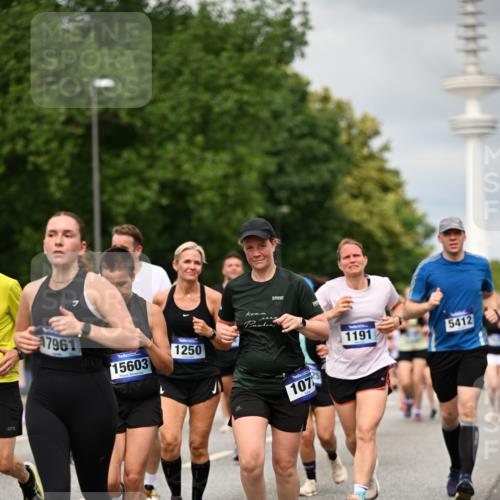29.06.2025 - hella hamburg halbmarathon Dr. Thomas Lammeyer http://msf.ph/oto/8503193 29.06.2025 10:25:58 Kennedybrücke 1072, 1158, 1191, 1250, 1401, 1668, 1958, 2009, 2271, 2315, 2353, 2529, 2815, 2841, 3606, 3770, 3817, 3825, 3826, 4046, 4289, 4697, 5122, 5412, 5493, 5641, 5759, 5957, 6086, 6103, 7075, 7228, 7375, 7612, 7672, 8286, 8431, 8860, 8896, 8959, 9002, 9062, 9326, 9327, 9369, 9483, 9499, 9532, 9635, 10019, 10125, 10374, 10787, 10921, 11117, 11425 meine-sportfotos.de