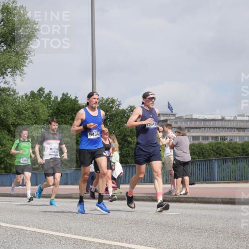 29.06.2025 - hella hamburg halbmarathon Luisa Fischer http://msf.ph/oto/8503196 29.06.2025 10:12:46 Kennedybrücke 9366, 10036, 9434, 0943, 1838, 3921, 5511, 7333, 7636, 8219, 9366, 9434, 9674, 10036 meine-sportfotos.de