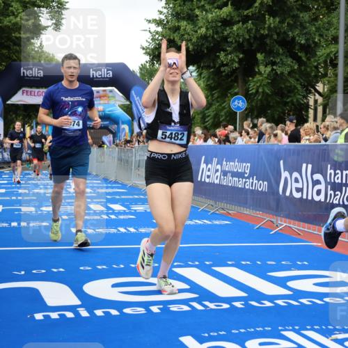 29.06.2025 - hella hamburg halbmarathon Strokosch-Dieckow http://msf.ph/oto/8503204 29.06.2025 10:52:14 Ziel 1482, 2397, 4140, 4419, 4587, 4837, 5032, 5087, 5093, 5482, 6164, 6897, 7896, 9074, 9082, 12135, 13707, 13726, 14248, 14300, 15275, 15446, 16003, 16320, 16591, 17033, 17130, 17773, 18475, 18801 meine-sportfotos.de