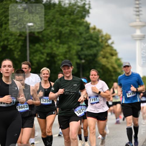 29.06.2025 - hella hamburg halbmarathon Dr. Thomas Lammeyer http://msf.ph/oto/8503207 29.06.2025 10:25:59 Kennedybrücke 1072, 1158, 1191, 1250, 1401, 1668, 1958, 2009, 2271, 2315, 2353, 2529, 2815, 2841, 3606, 3770, 3817, 3825, 3826, 4046, 4289, 4697, 5122, 5412, 5493, 5641, 5759, 5957, 6086, 6103, 7075, 7228, 7375, 7612, 7672, 8286, 8431, 8860, 8896, 8959, 9002, 9062, 9326, 9327, 9369, 9483, 9499, 9532, 9635, 10019, 10125, 10374, 10787, 10921, 11117, 11425 meine-sportfotos.de