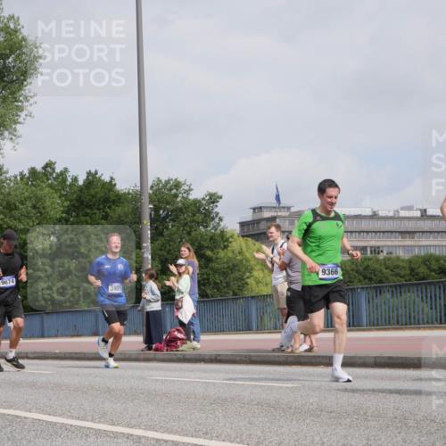 29.06.2025 - hella hamburg halbmarathon Luisa Fischer http://msf.ph/oto/8503215 29.06.2025 10:12:48 Kennedybrücke 1838, 9674, 3921, 9366, 10036, 1838, 3921, 5511, 7333, 8219, 9366, 9434, 9674, 10036 meine-sportfotos.de