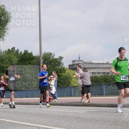 29.06.2025 - hella hamburg halbmarathon Luisa Fischer http://msf.ph/oto/8503218 29.06.2025 10:12:48 Kennedybrücke 7333, 1838, 9674, 3921, 9366, 1838, 3921, 5511, 7333, 8219, 9366, 9434, 9674, 10036 meine-sportfotos.de
