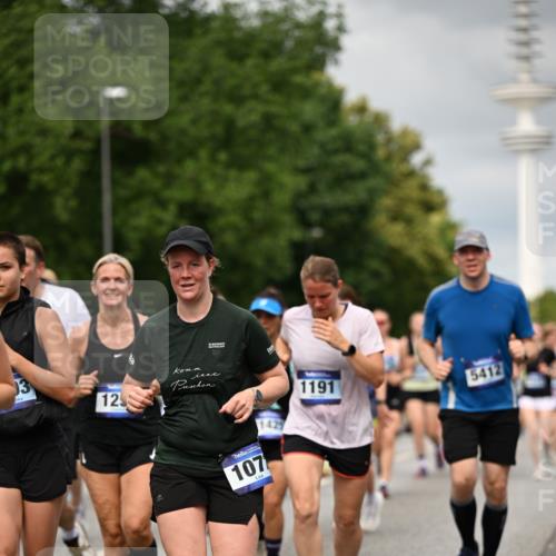29.06.2025 - hella hamburg halbmarathon Dr. Thomas Lammeyer http://msf.ph/oto/8503220 29.06.2025 10:25:59 Kennedybrücke 1072, 1158, 1191, 1250, 1401, 1668, 1958, 2009, 2271, 2315, 2353, 2529, 2815, 2841, 3606, 3770, 3817, 3825, 3826, 4046, 4289, 4697, 5122, 5412, 5493, 5641, 5759, 5957, 6086, 6103, 7075, 7228, 7375, 7612, 7672, 8286, 8431, 8860, 8896, 8959, 9002, 9062, 9326, 9327, 9369, 9483, 9499, 9532, 9635, 10019, 10125, 10374, 10787, 10921, 11117, 11425 meine-sportfotos.de
