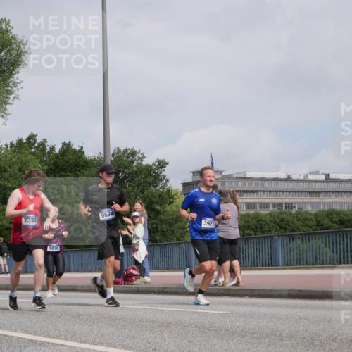 29.06.2025 - hella hamburg halbmarathon Luisa Fischer http://msf.ph/oto/8503226 29.06.2025 10:12:49 Kennedybrücke 8219, 7333, 1838, 9674, 3921, 1838, 3921, 5511, 7333, 8219, 9366, 9434, 9674, 10036 meine-sportfotos.de