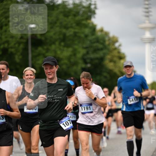 29.06.2025 - hella hamburg halbmarathon Dr. Thomas Lammeyer http://msf.ph/oto/8503227 29.06.2025 10:25:59 Kennedybrücke 1072, 1158, 1191, 1250, 1401, 1668, 1958, 2009, 2271, 2315, 2353, 2529, 2815, 2841, 3606, 3770, 3817, 3825, 3826, 4046, 4289, 4697, 5122, 5412, 5493, 5641, 5759, 5957, 6086, 6103, 7075, 7228, 7375, 7612, 7672, 8286, 8431, 8860, 8896, 8959, 9002, 9062, 9326, 9327, 9369, 9483, 9499, 9532, 9635, 10019, 10125, 10374, 10787, 10921, 11117, 11425 meine-sportfotos.de
